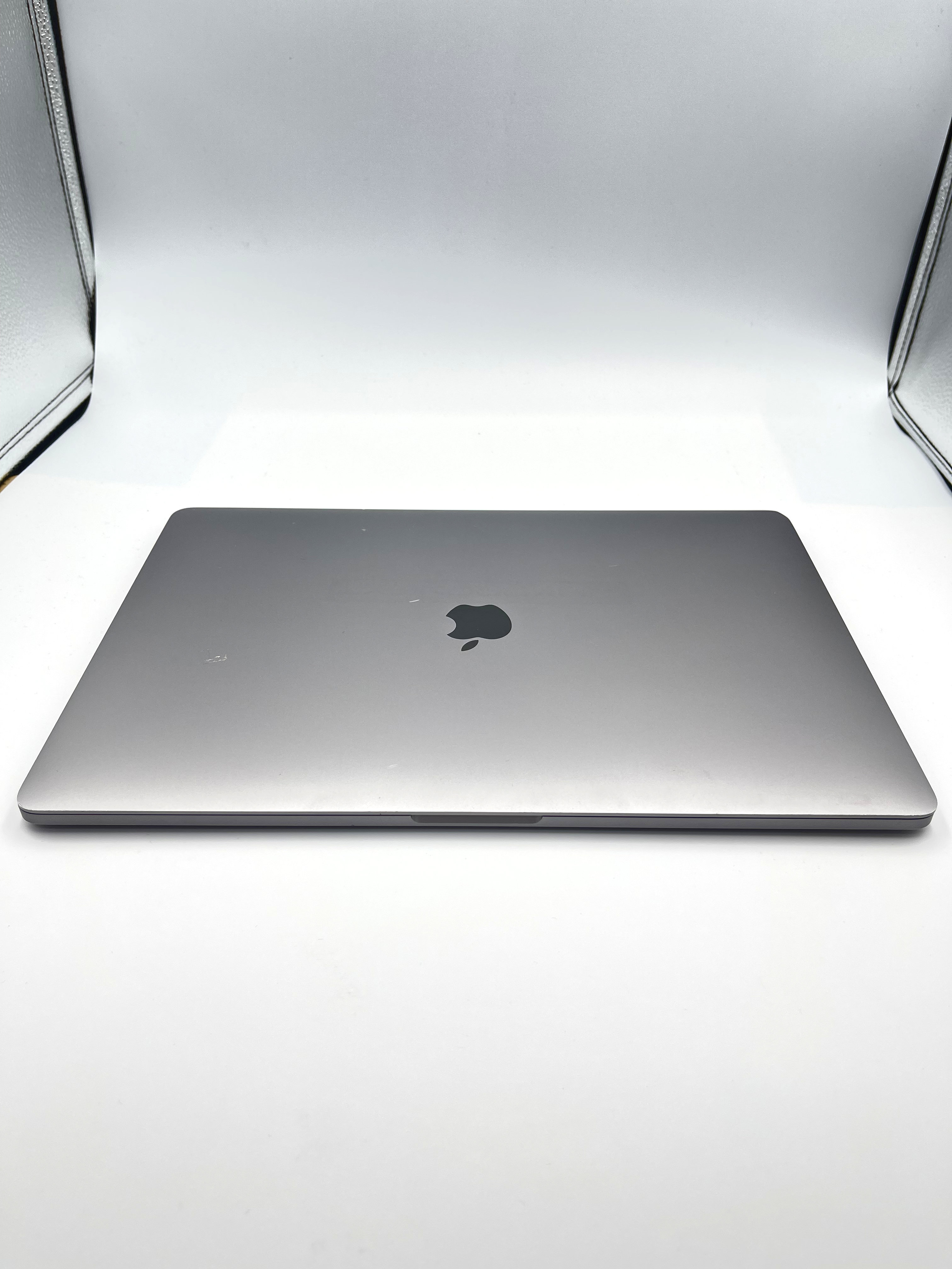 MacBook Pro 2017 15 inch i7 16GB 512GB Gray