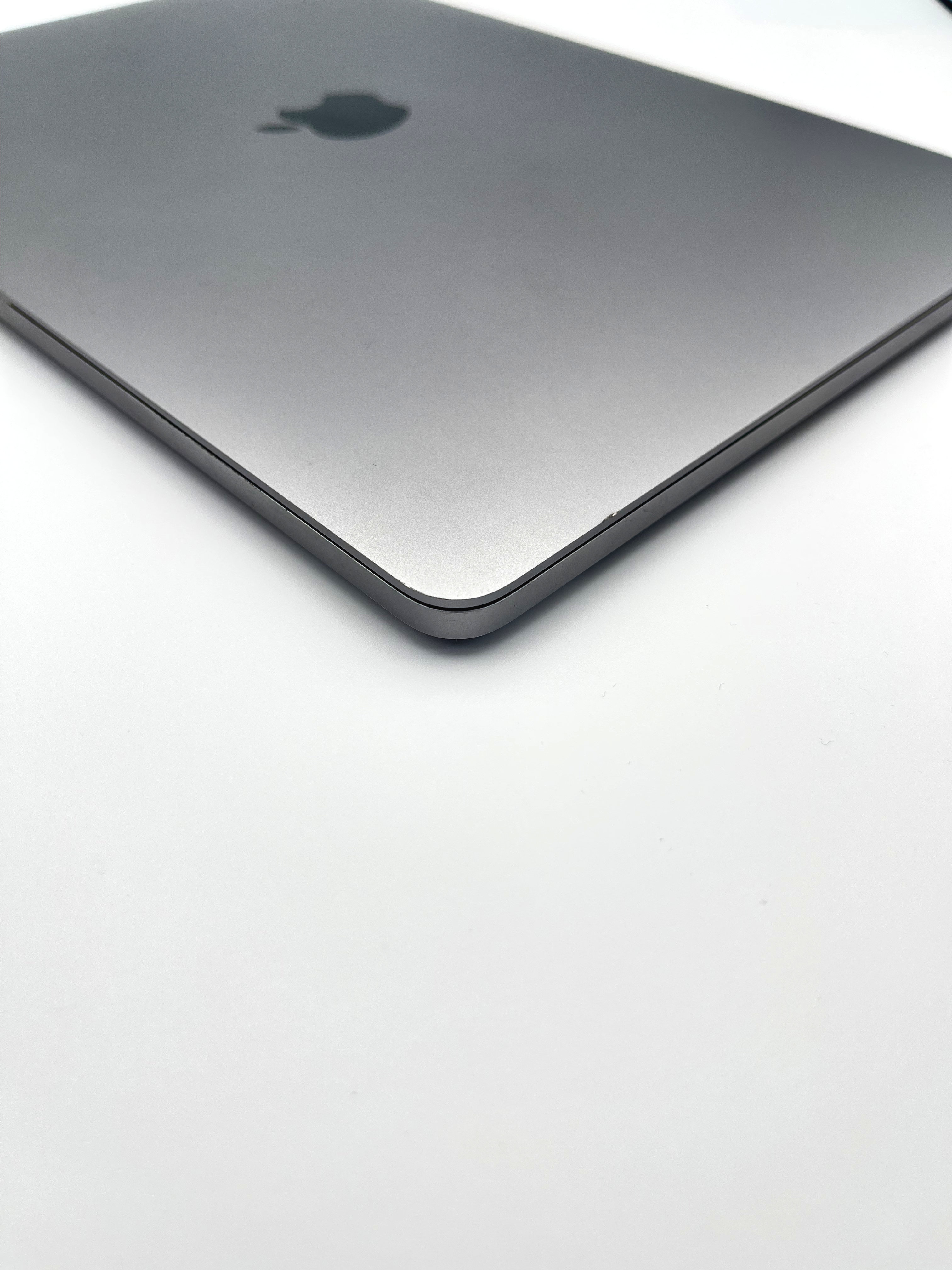 MacBook Pro 2018 13 inch i7 16GB 512GB Gray