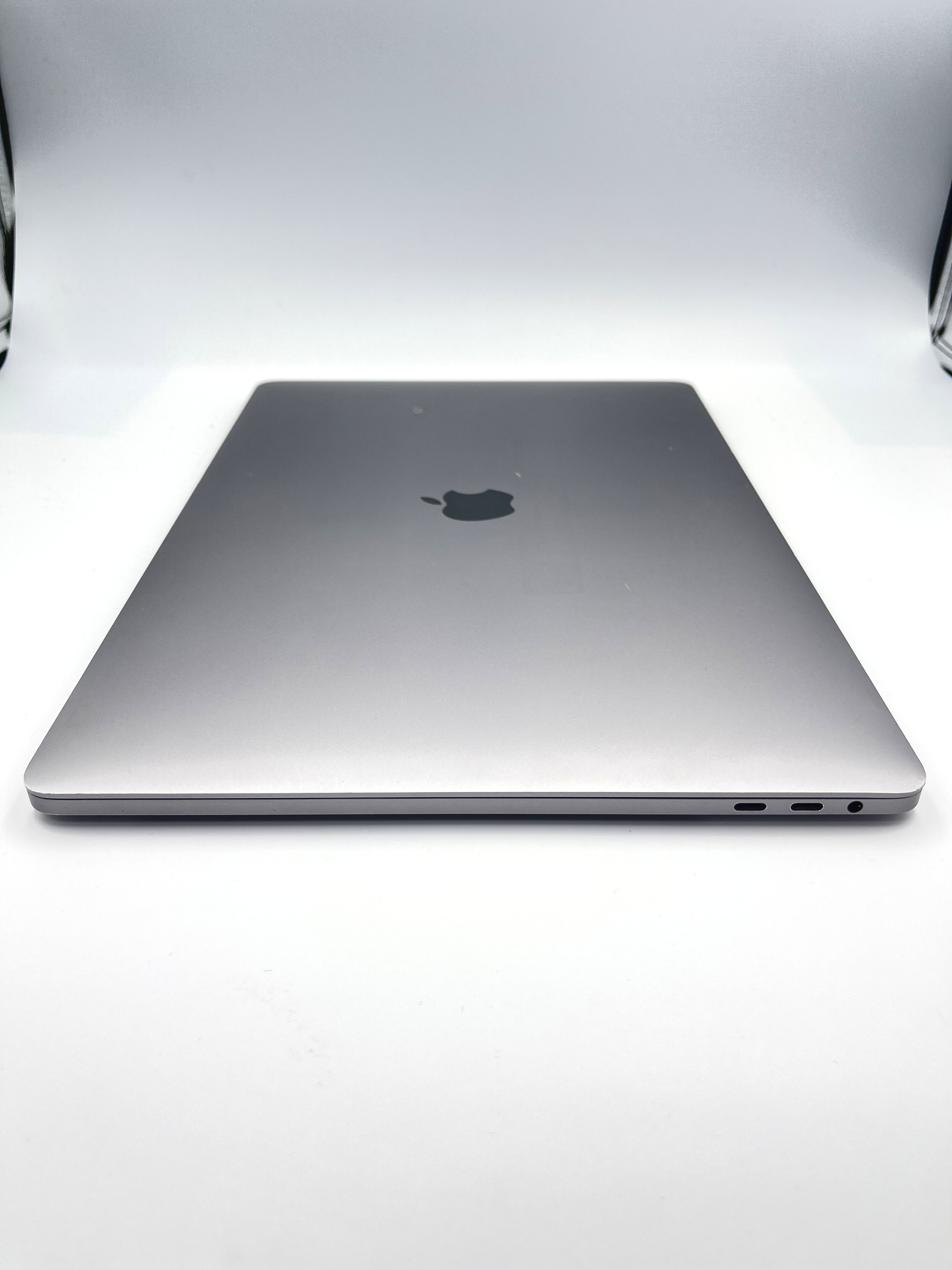 MacBook Pro 2017 15 inch i7 16GB 512GB Gray