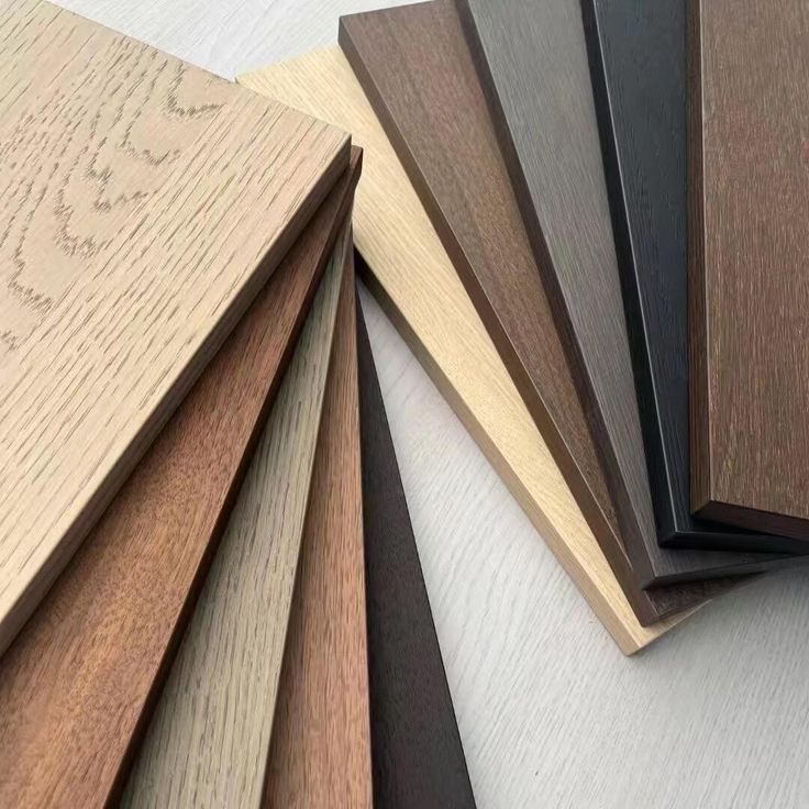 Gỗ MDF phủ Melamine giá bao nhiêu? Bảng giá mới nhất 2025 và yếu tố ảnh hưởng đến chi phí thi công