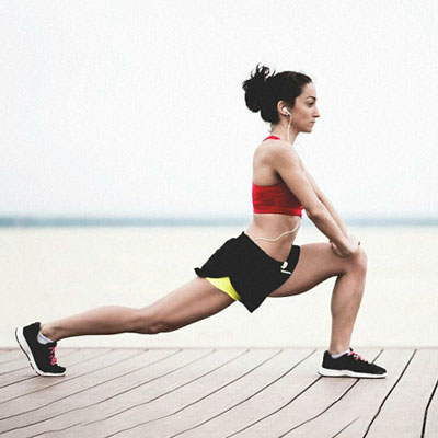 Bài tập kéo dãn chân và đùi