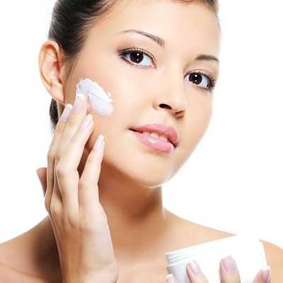 sử dụng kem dưỡng ẩm cho da