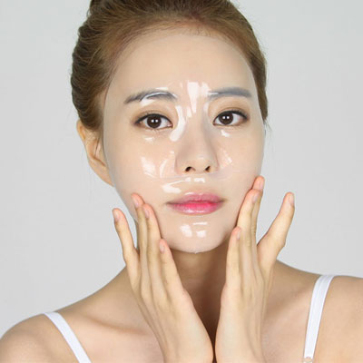 sử dụng mặt nạ dưỡng da