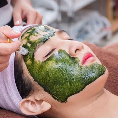 sử dụng tảo xoắn như mặt nạ dưỡng da