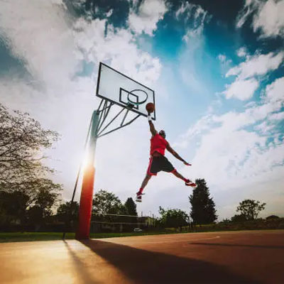 Bóng rổ là một môn thể thao rất tốt cho phát triển chiều cao của trẻ