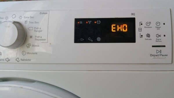 Lỗi EHO máy giặt Electrolux được hiển thị trên màn hình LCD