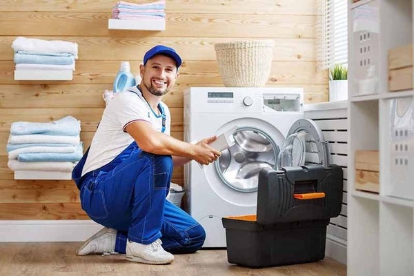 Liên hệ với trung tâm bảo hành khi board mạch máy giặt nhà bạn bị hỏng