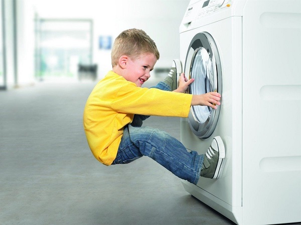 Máy Electrolux bị khóa giúp đảm bảo an toàn
