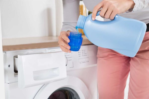 Ưu tiên dùng nước giặt để hạn chế nghẹt khay chứa và hạn chế lỗi E10