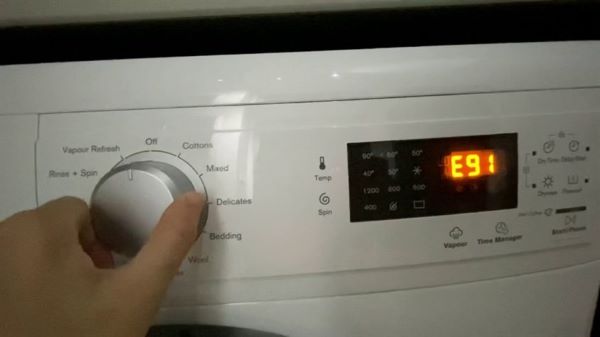 Mã lỗi E91 được máy hiển thị trên màn hình LCD