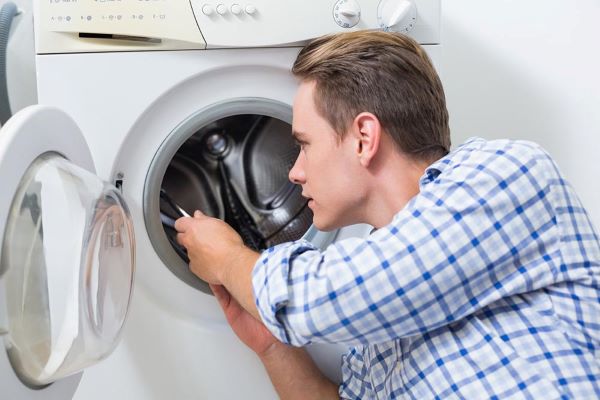 Nên nhờ dịch vụ sửa máy giặt uy tín để khắc phục lỗi E40 triệt để
