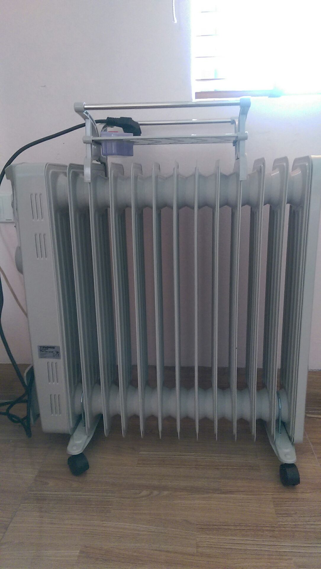 Máy sưởi dầu Tiross 13 thanh TS926-1