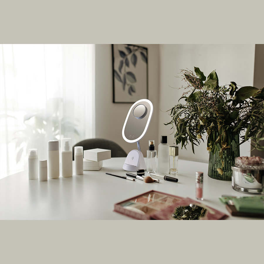 Gương trang điểm cảm ứng tích hợp đèn LED kèm sạc không dây WILIT QU10AM cao cấp