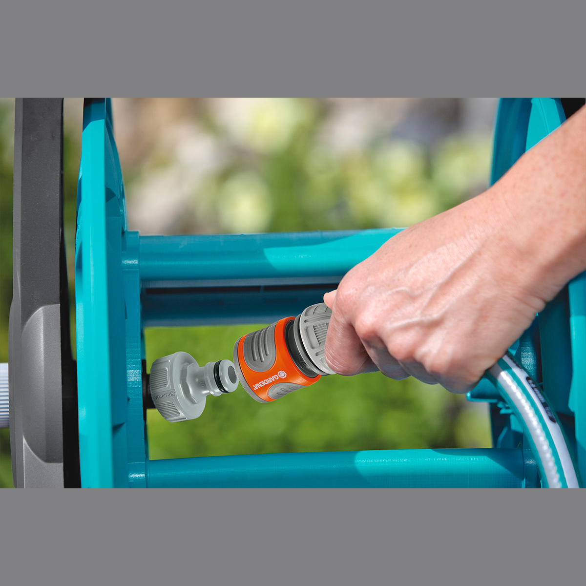 Bộ vòi tưới cây treo tường 20 mét GARDENA 08009
