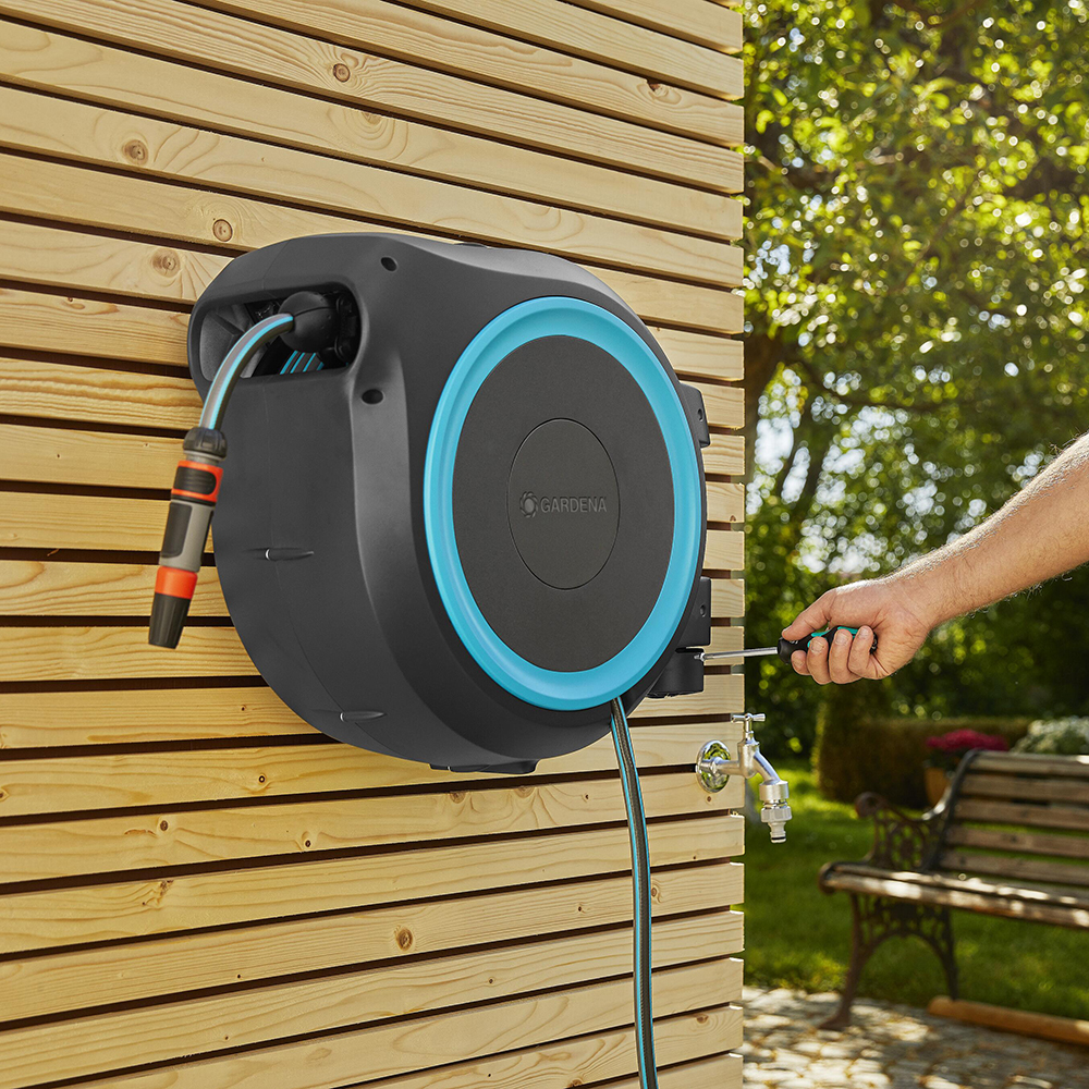 Bộ vòi tưới cây rút dây tự động 30 mét GARDENA 18625