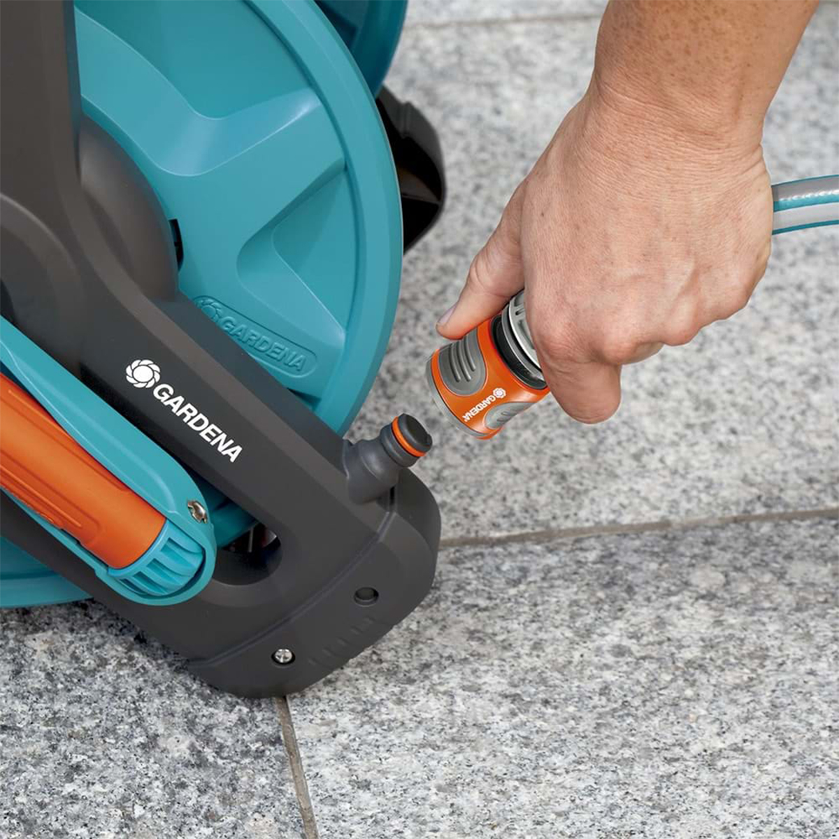Bộ vòi tưới cây treo tường 20 mét GARDENA 08009