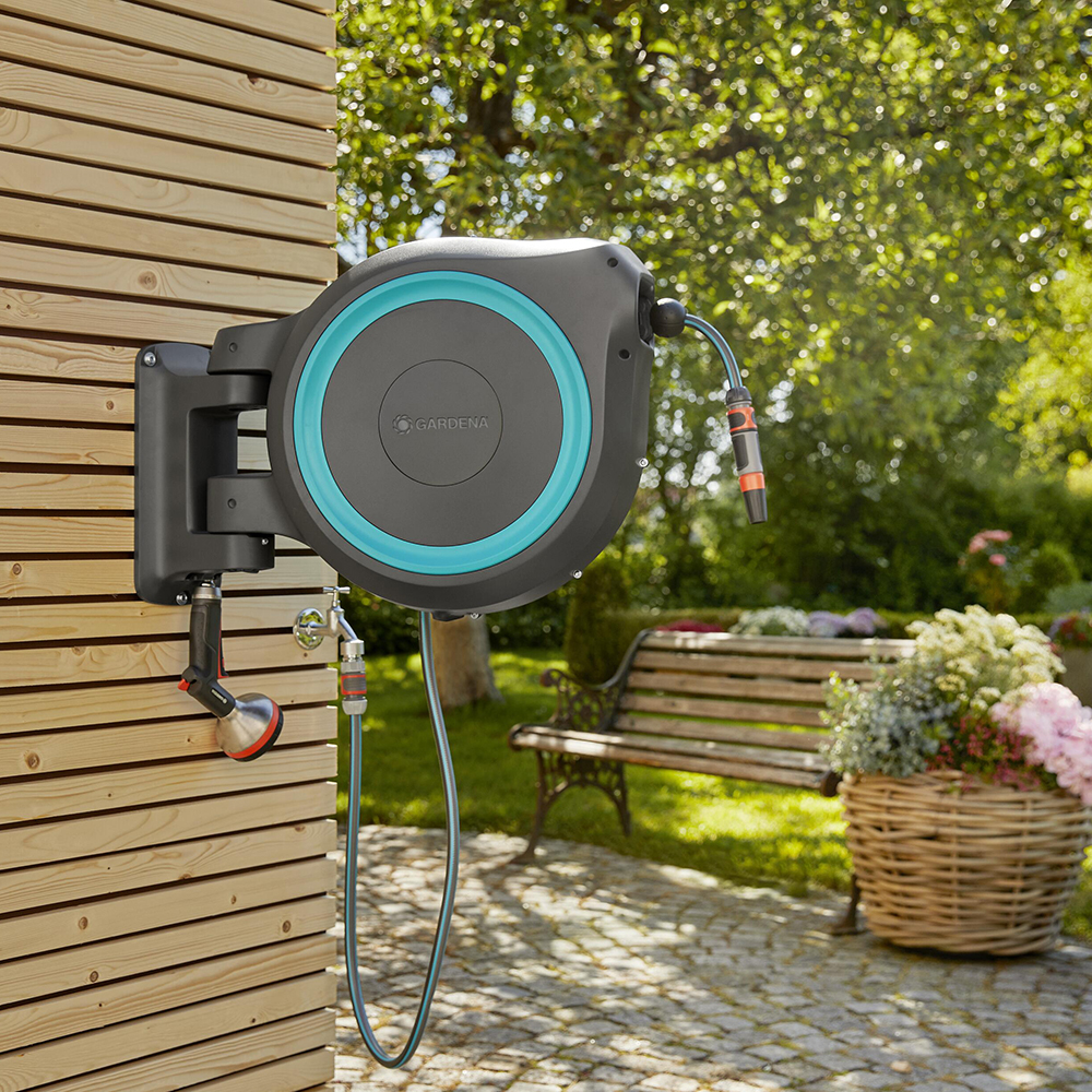 Bộ vòi tưới cây rút dây tự động 30 mét GARDENA 18625