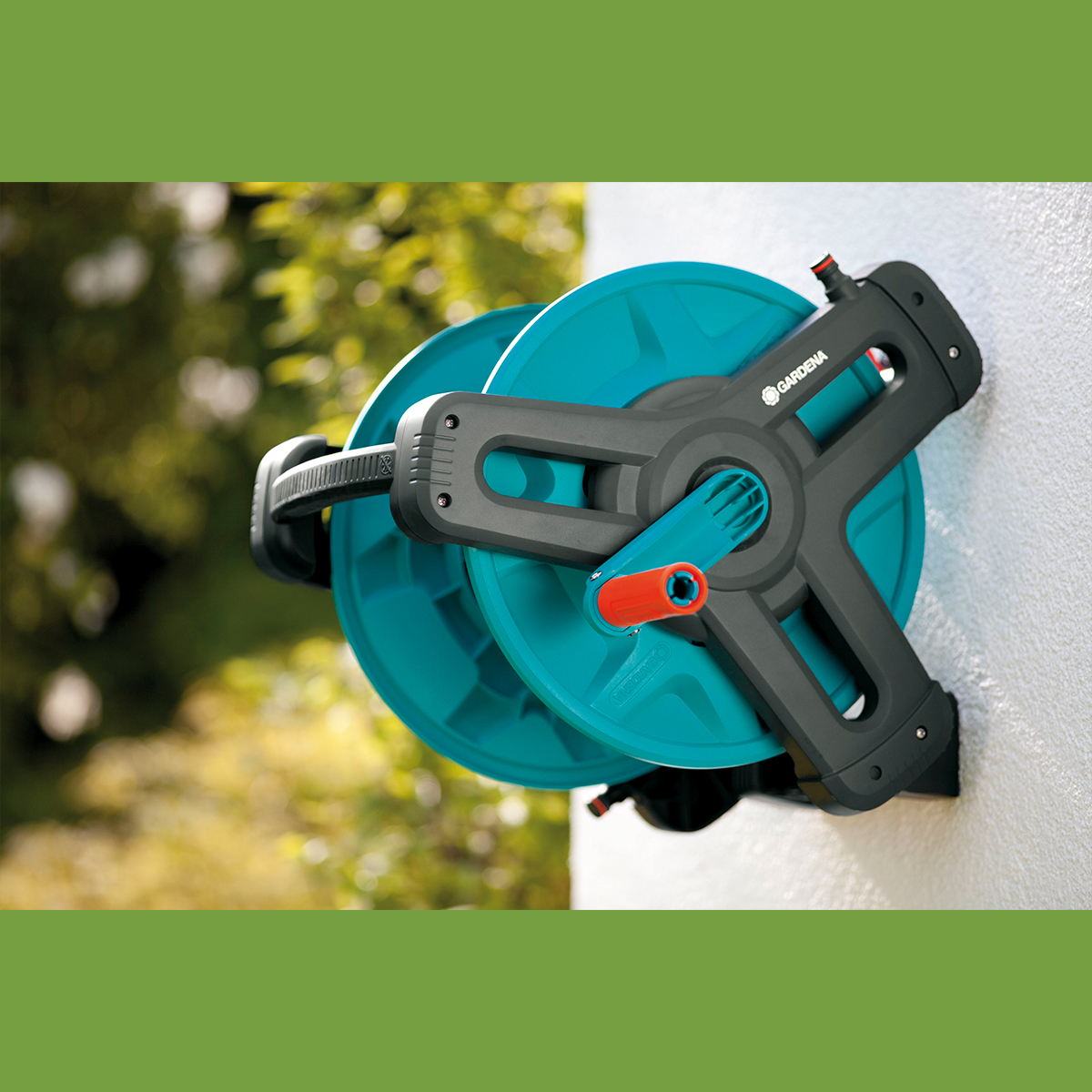 Bộ vòi tưới cây treo tường 20 mét GARDENA 08009