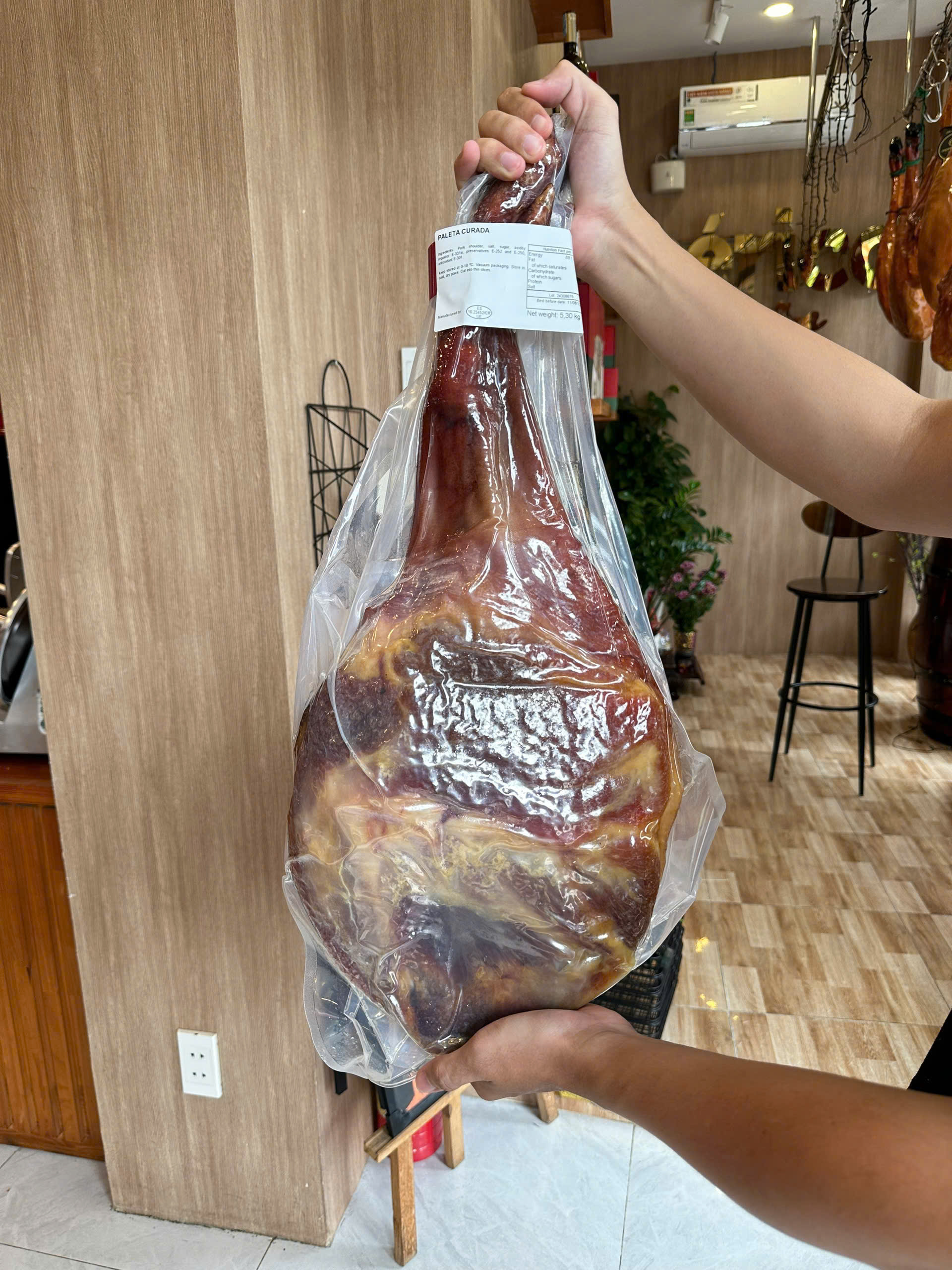 Đùi trước heo trắng Tây Ban Nha Curada 5 - 5.5kg có xương