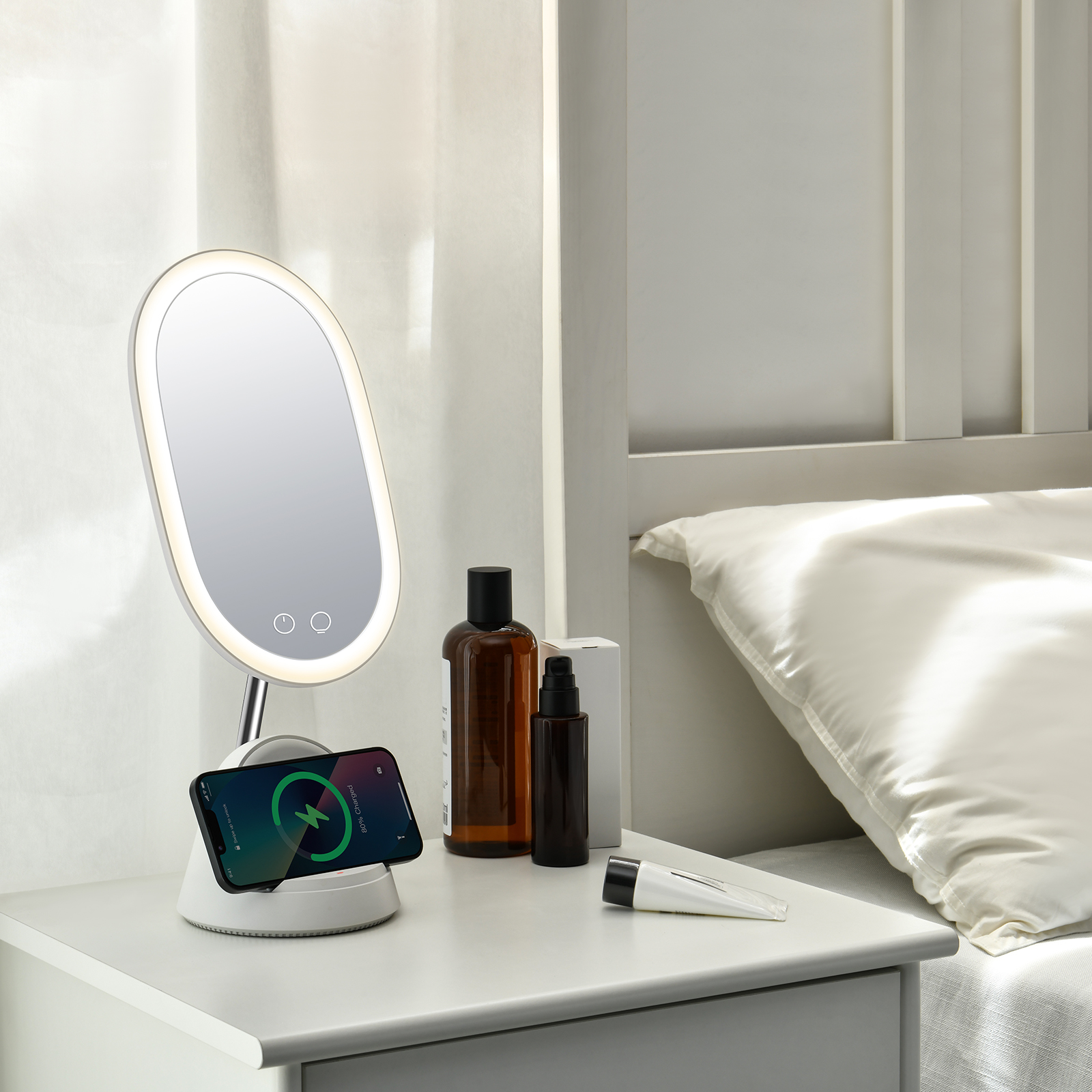 Gương trang điểm cảm ứng tích hợp đèn LED kèm sạc không dây WILIT QU10AM cao cấp