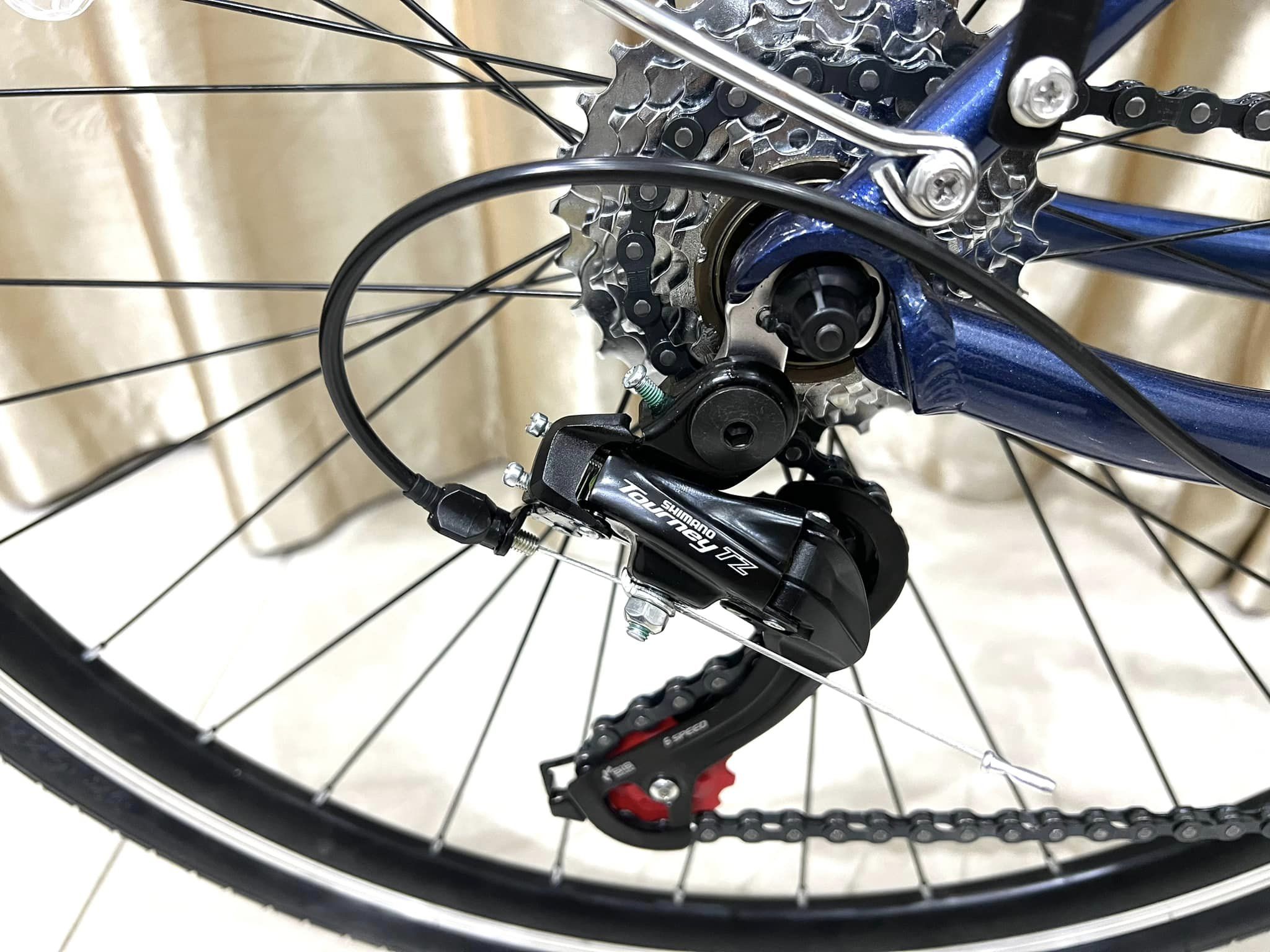 Xe Đạp Đi Phố Califonia City 300 Khung nhôm 21 số shimano