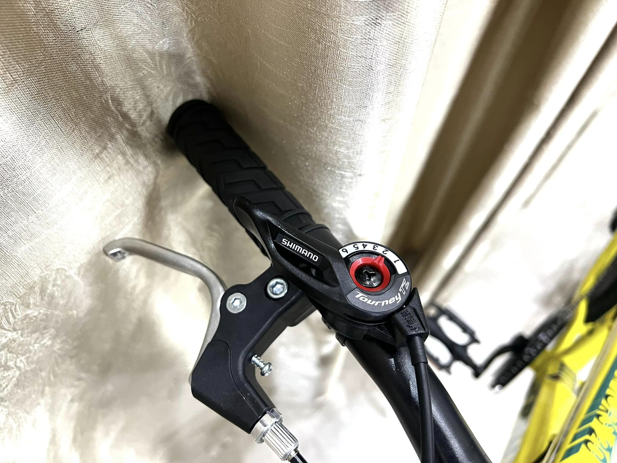 Xe Đạp Trinx Raptors 2.0  ( 6 đến 12 tuổi )  dùng 6 số shimano nhanh chậm