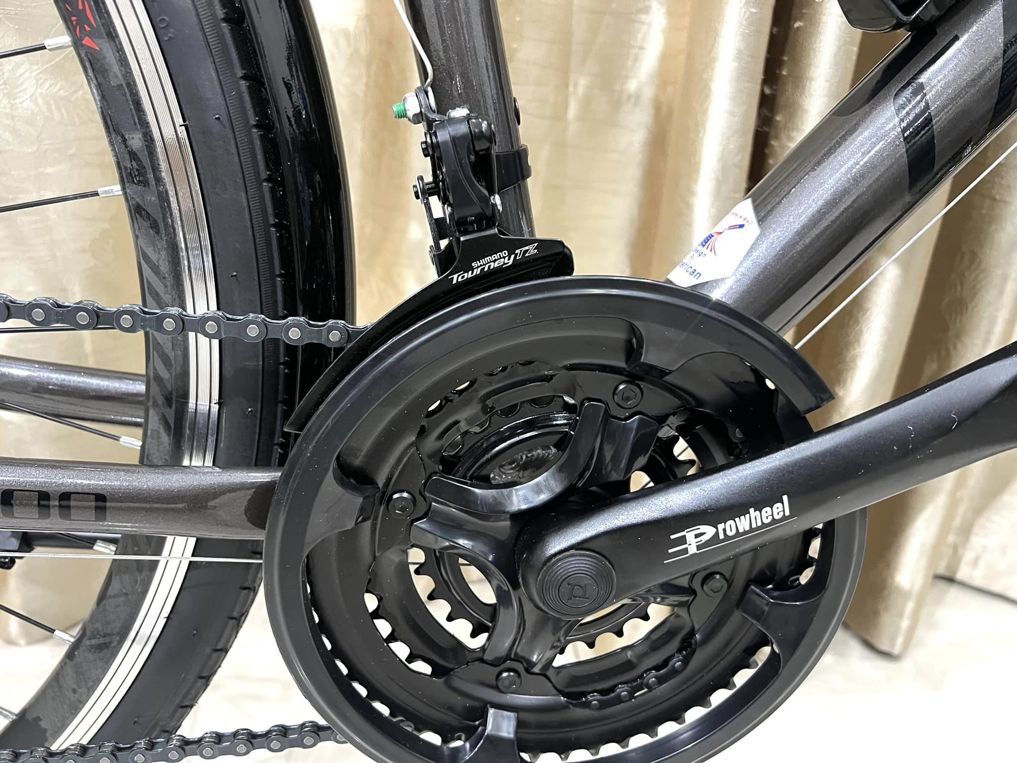 Xe Đạp Đi Phố Califonia City 300 Khung nhôm 21 số shimano