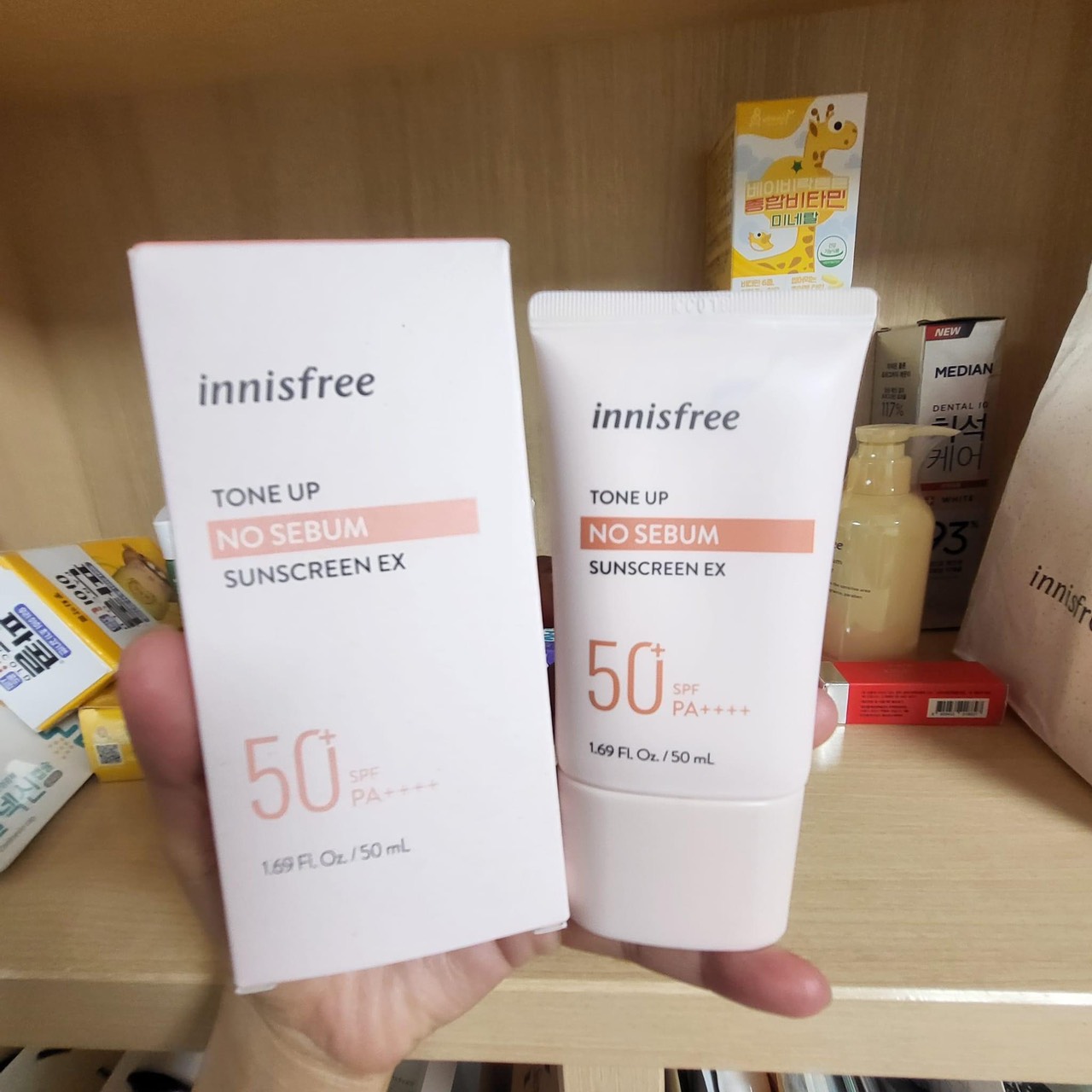 Kem chống nắng nâng tông innisfree Tone Up Watering Sunscreen SPF 50+ PA++++ 50 mL