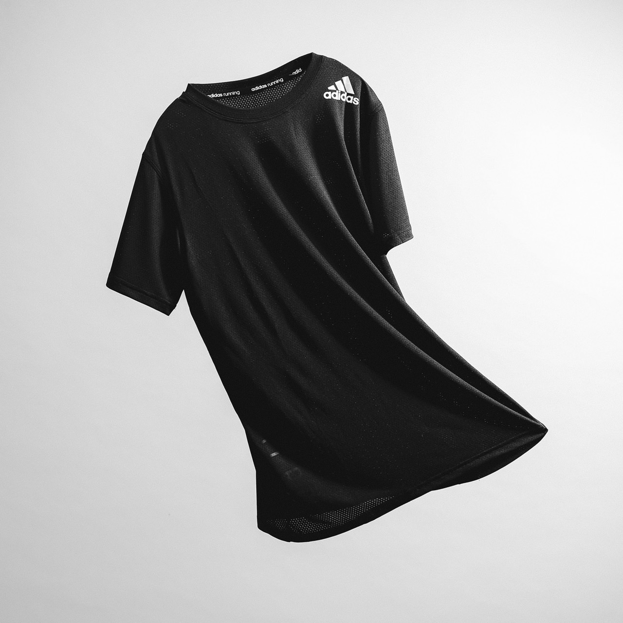 Áo thể thao tay ngắn