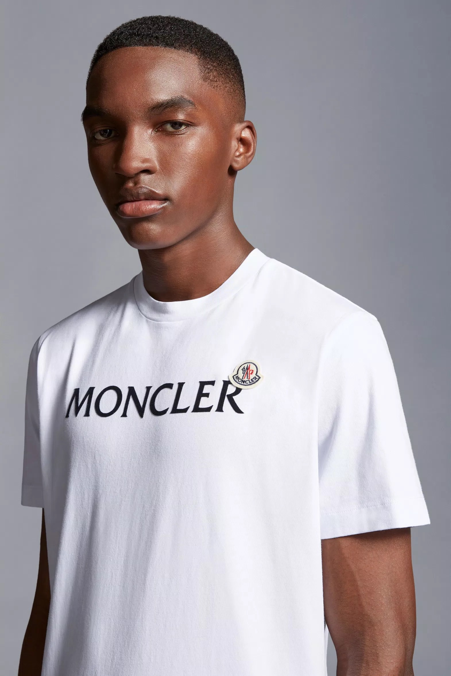 Áo thun trơn Moncler premium AT223