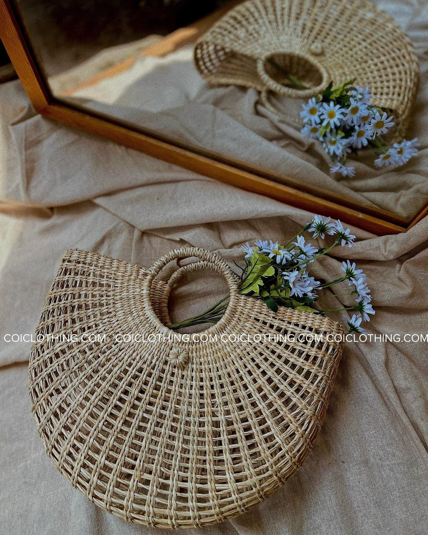 Lục bình bán nguyệt