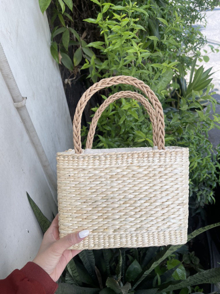 Lục bình chữ nhật ngang quai tròn