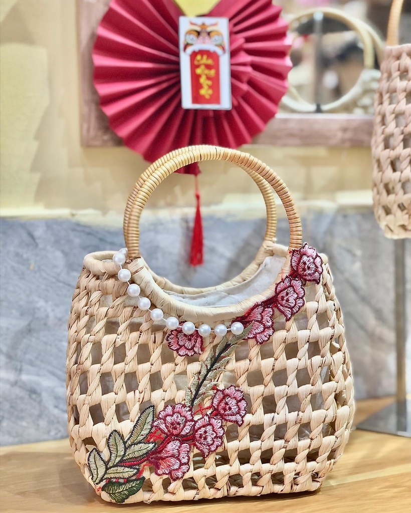 Lục bình đan thắt nơ