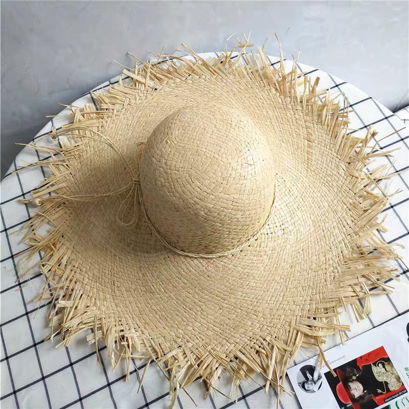 Nón vành tua dây chuỗi