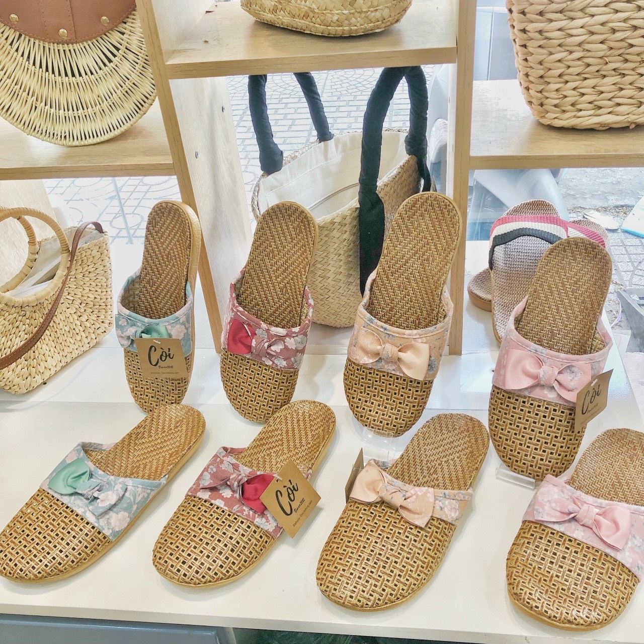 Dép sục hoa