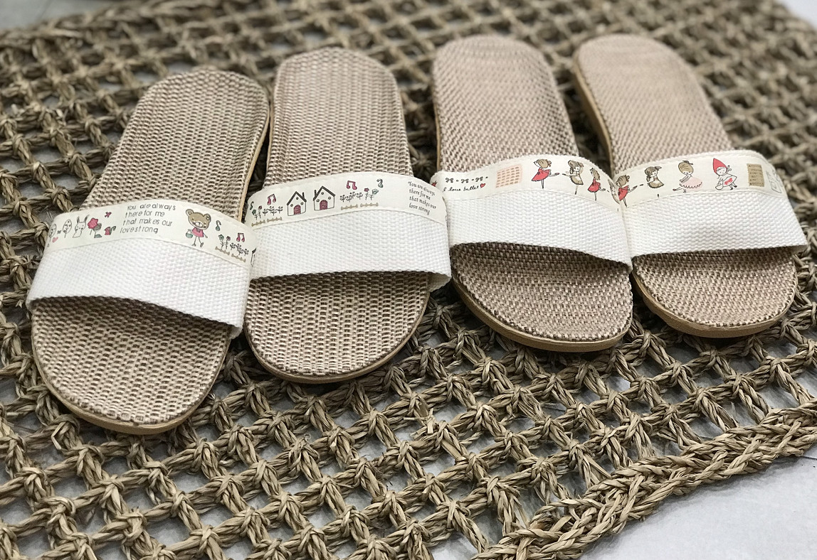 Dép cói ngang hoạt hình