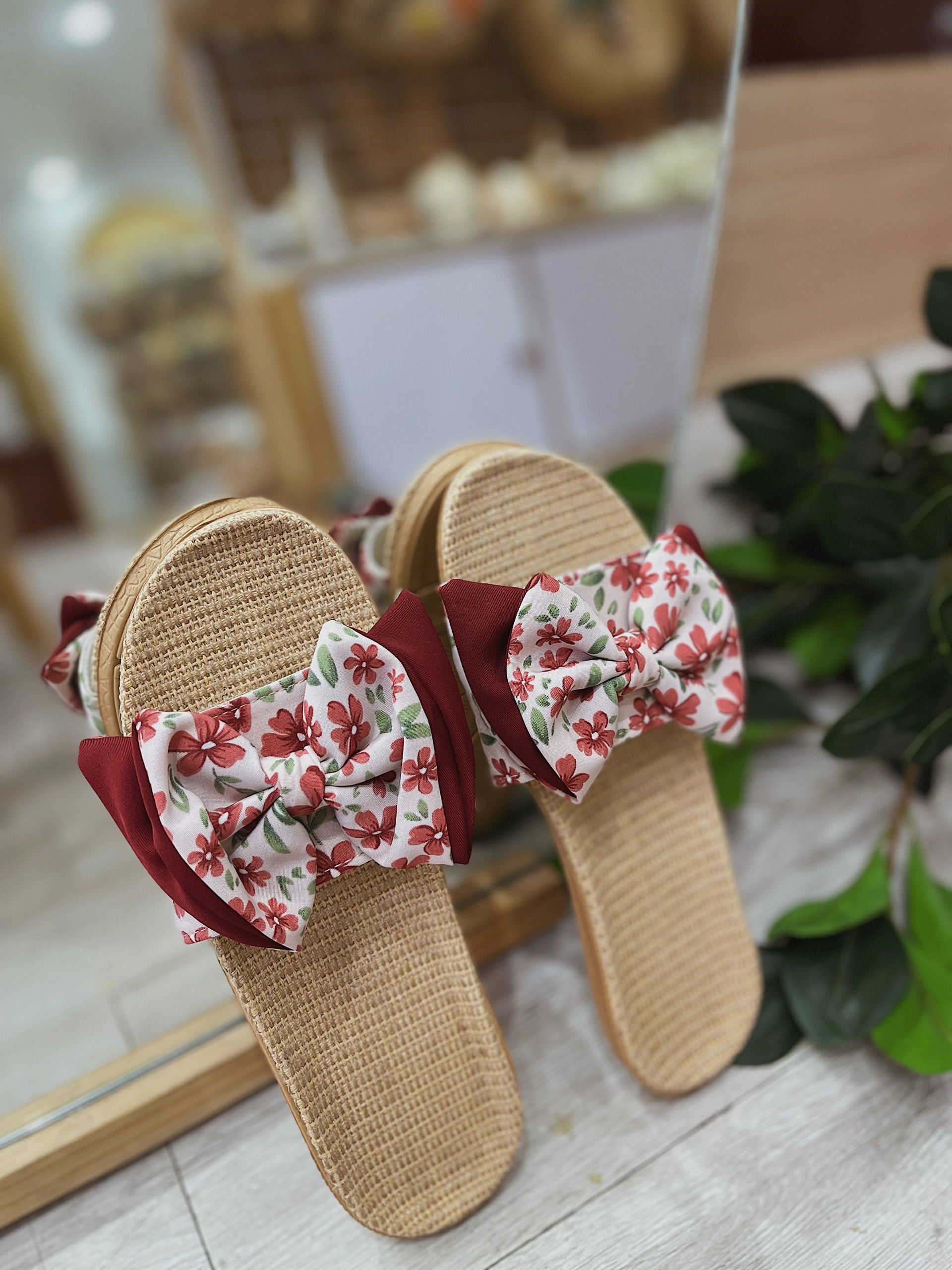 Dép cói hoa trắng bảng ngang nơ to