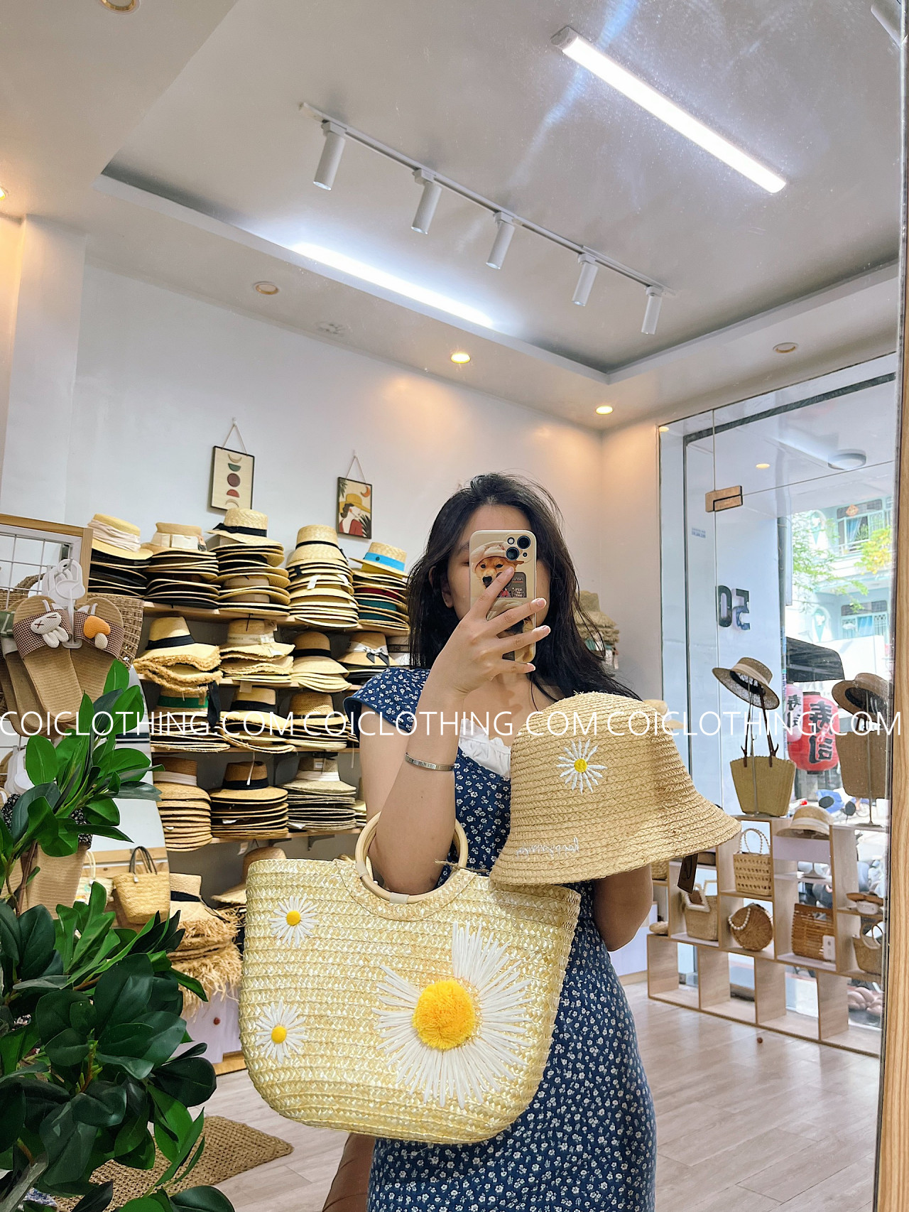Túi cói vuông cứng thêu hoa