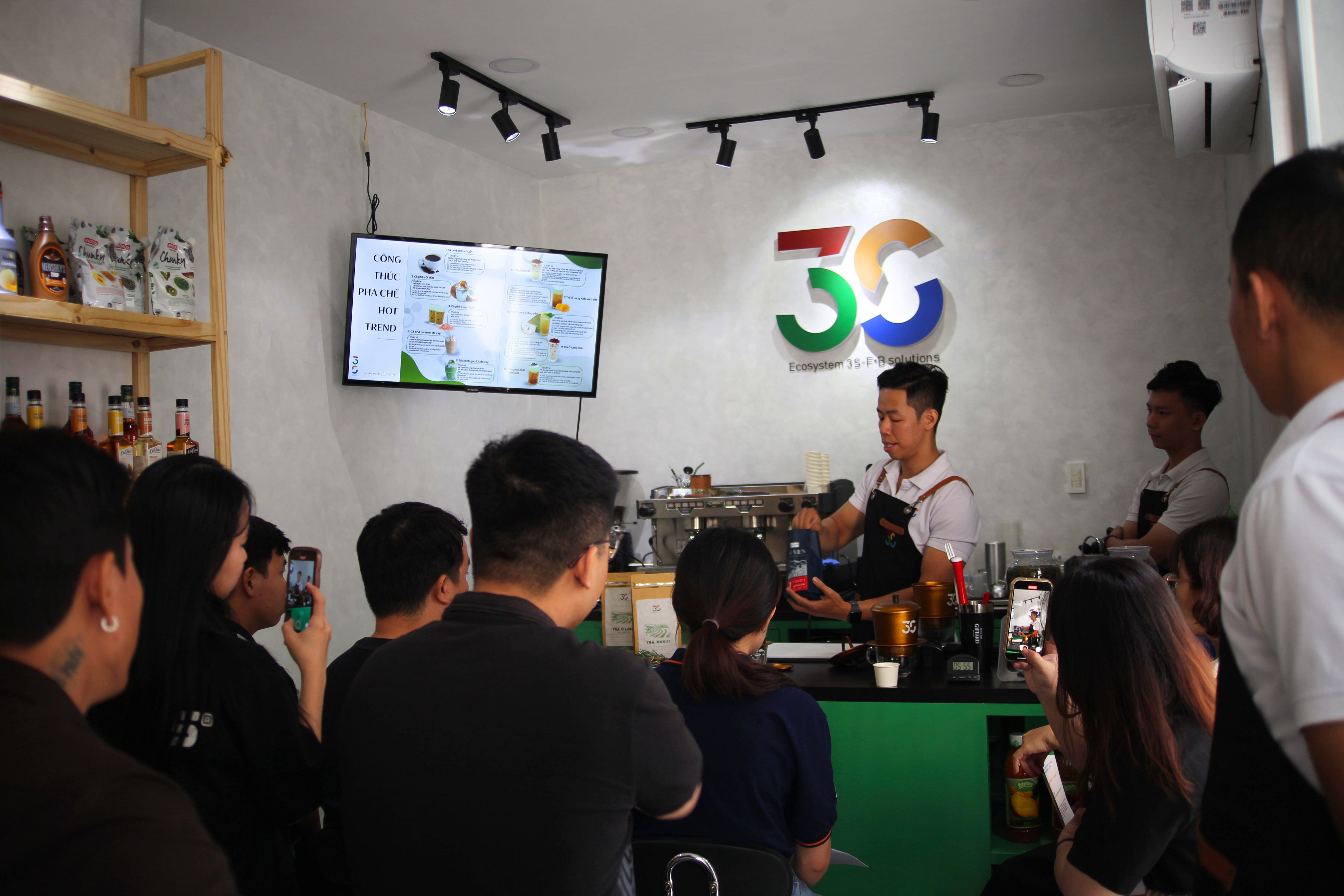 Khóa học pha chế cà phê chuyên nghiệp: Nên chọn nơi nào?