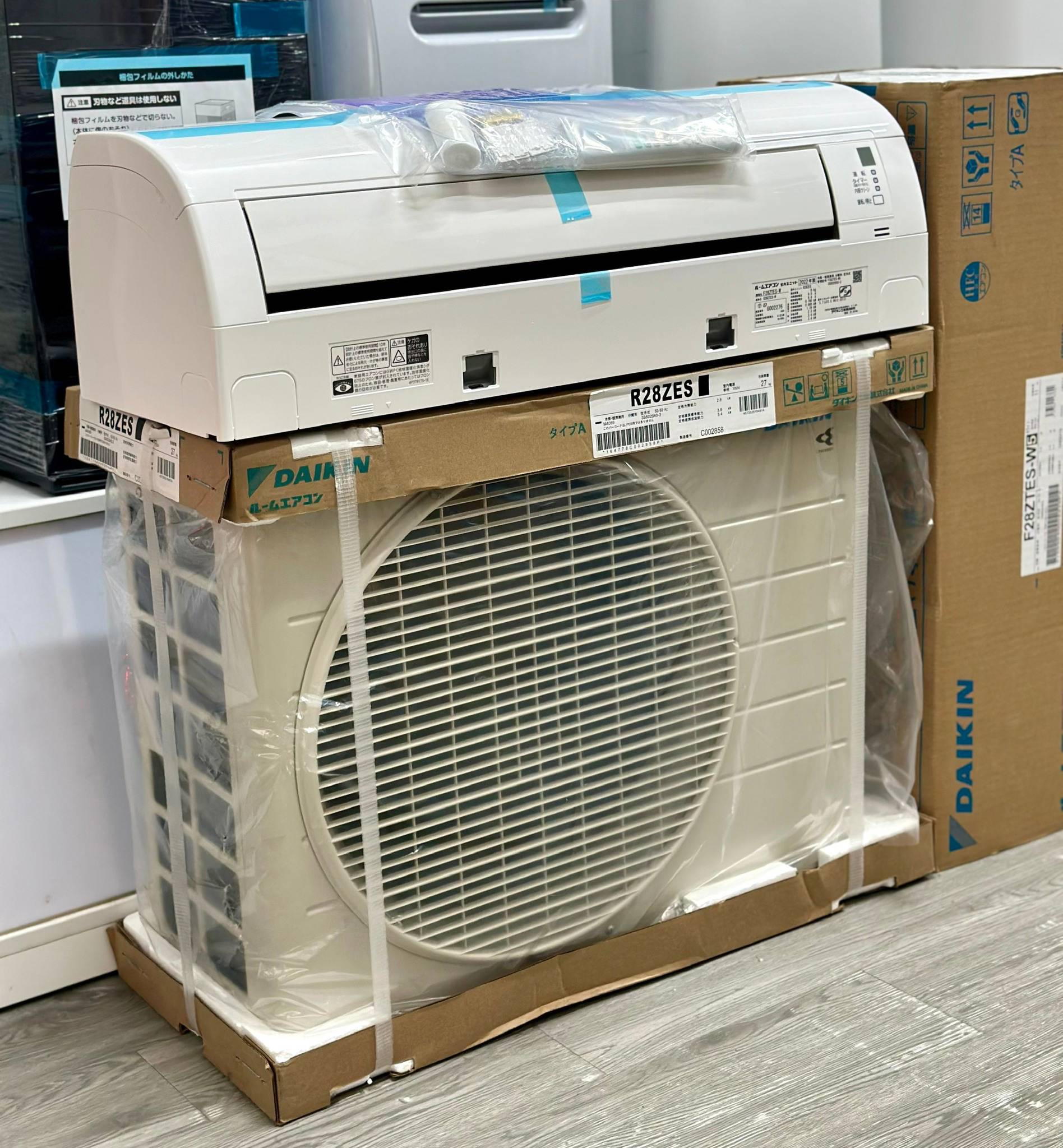 dieu hoa 2 chieu inverter Daikin F28ZTES-W