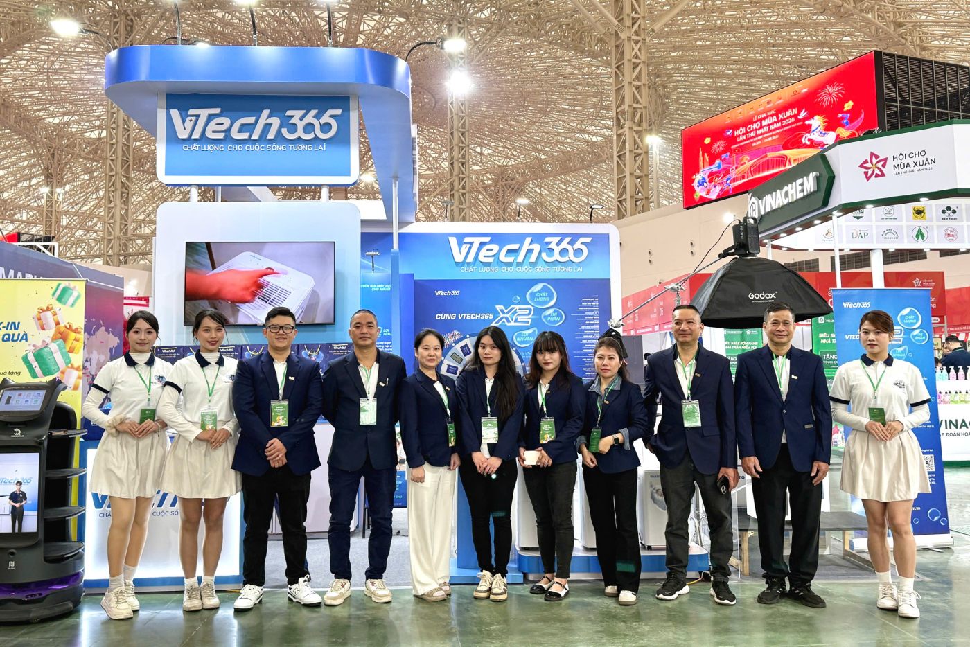 Quà tặng ngập tràn tại Gian hàng VTech365 ở Hội chợ Quốc gia Mùa Xuân 2026