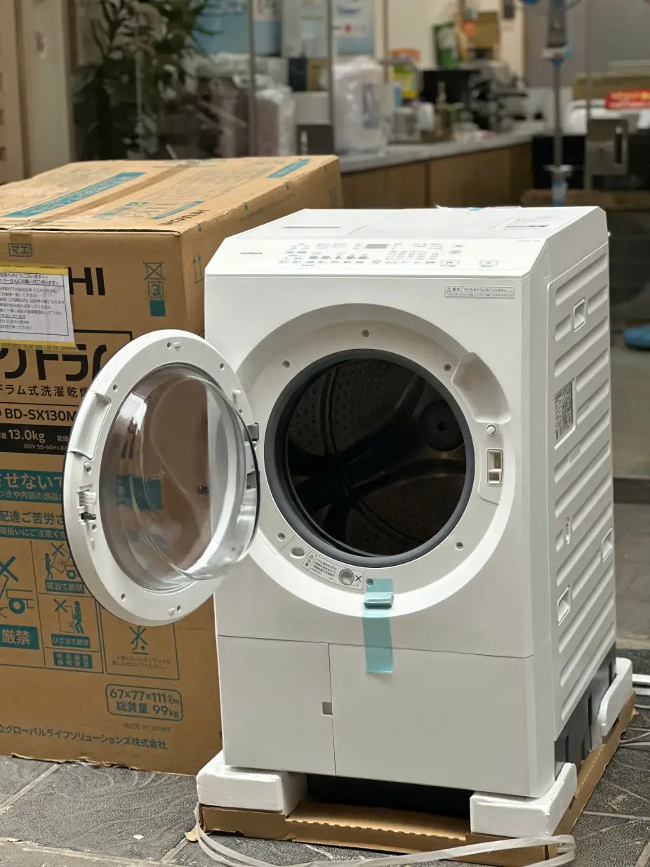 bên trong lồng giặt của máy giặt Hitachi BD-SX130ML