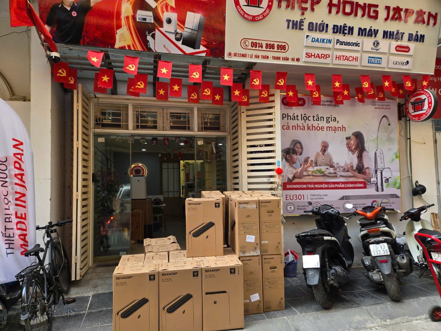 Model lọc không khí bù ẩm KC-T50-W tại showroom Hiệp Hồng Japan