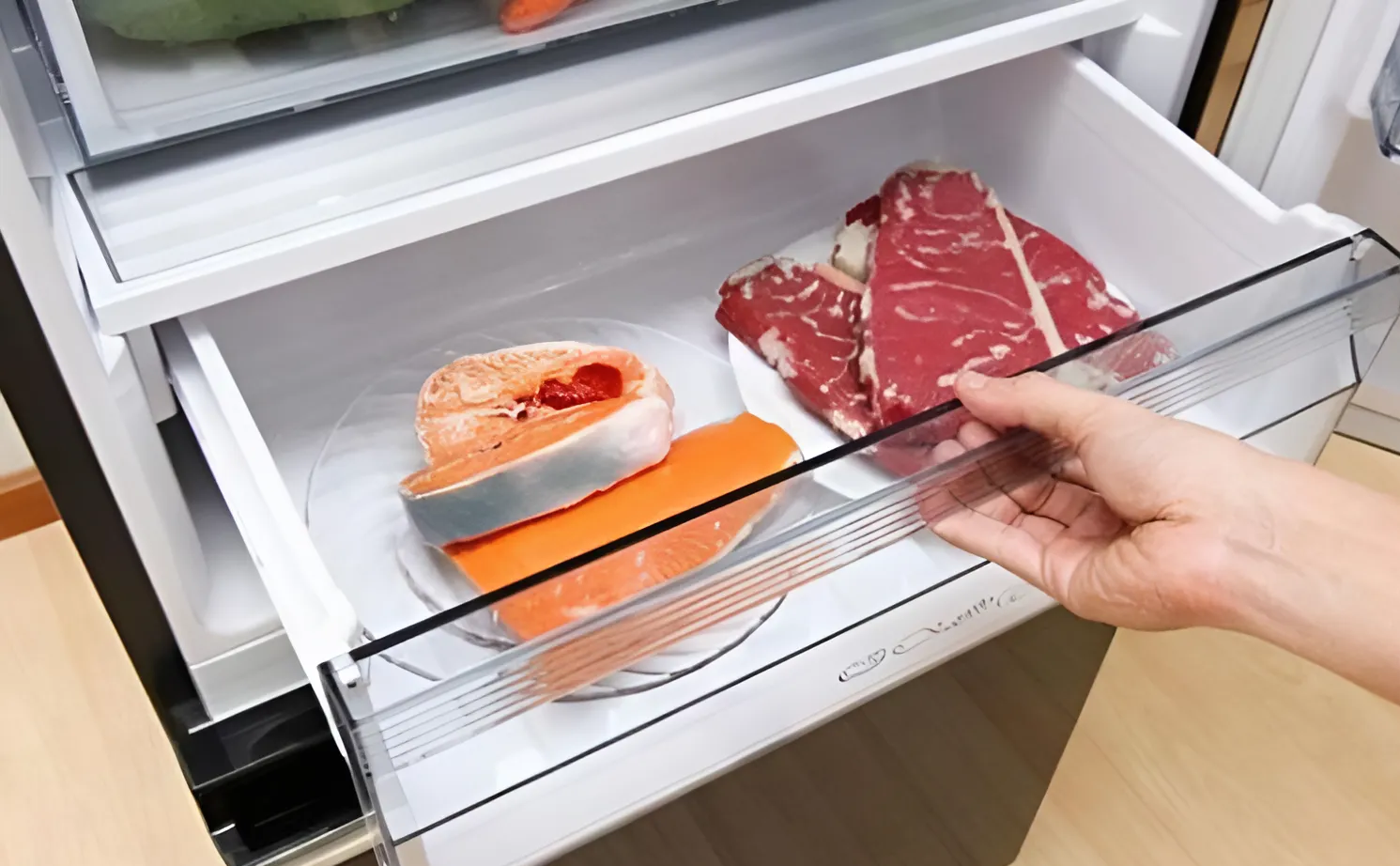 ngan cap dong mem Hitachi R-HWC62T