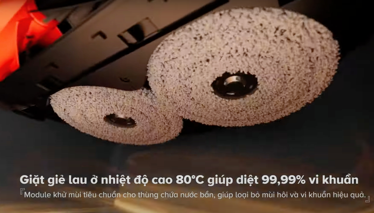 Roborock Saros 10R Giặt khăn lau nước nóng và vệ sinh sát mép