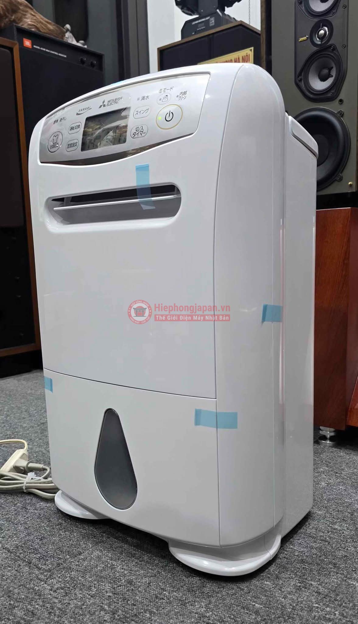 Vào mùa nồm ẩm, máy hút ẩm là lựa chọn tối ưu hơn điều hòa