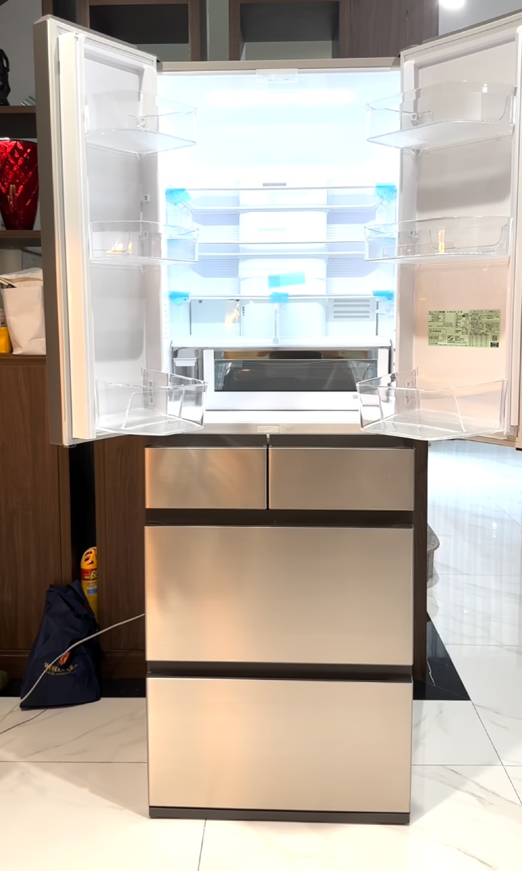 tu lanh Hitachi R-HWC54T thiet ke hien dai