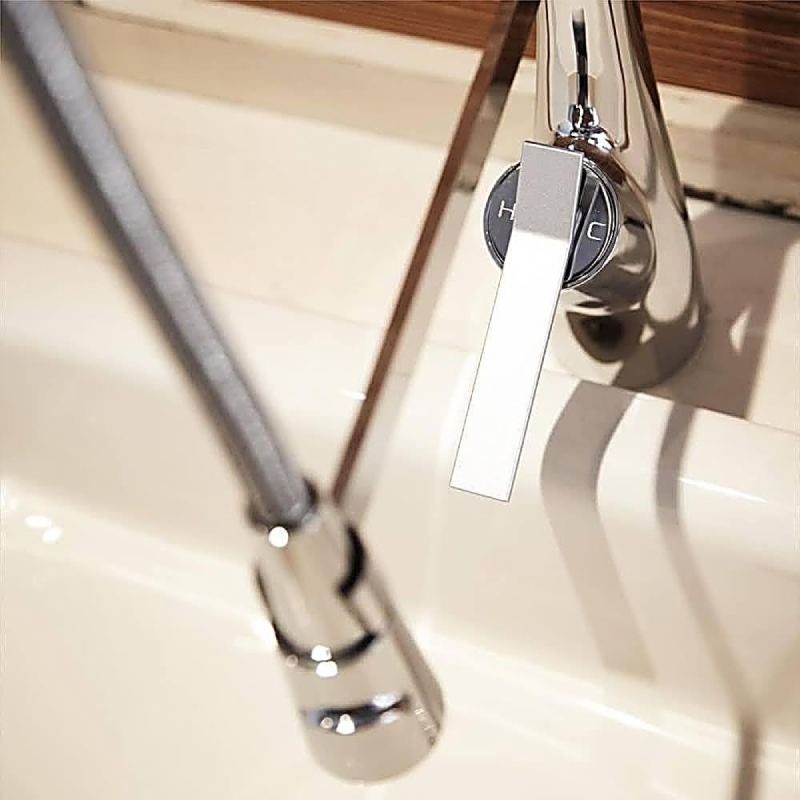 vòi rửa bát Sanei K8731JV-13 có chất liệu Inox mạ Crome