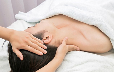 Mát xa trị liệu cổ vai gáy