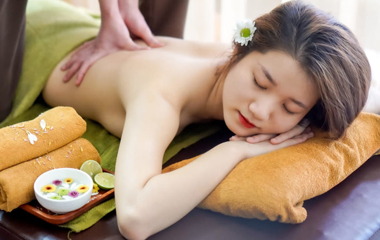 Mát xa body toàn thân giải cảm bằng trườm ngải cứu nóng